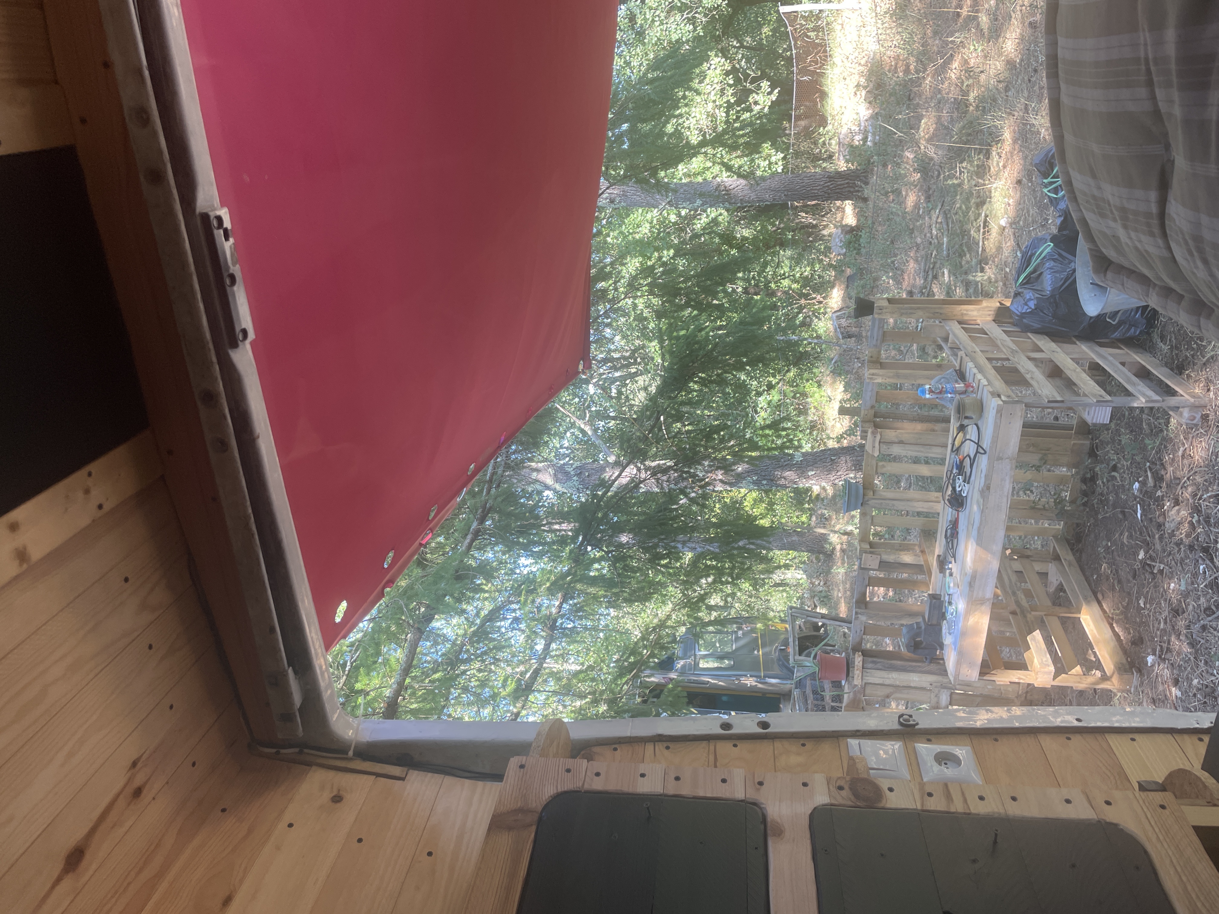 Nid / nuisance à Largentière (07) — SignalNids